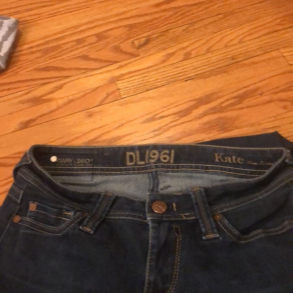 DL1961 Skinny Jeans Size 26 dark wash - Picture 4 of 4